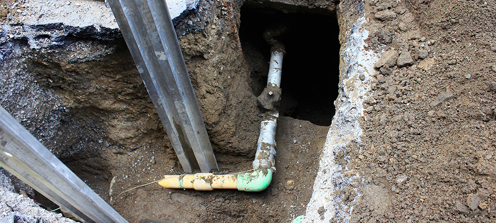 屋外蛇口・水道管・排水管